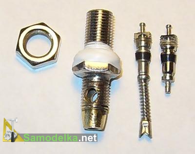 вставляем ниппель в бутылку, с помощью ленты фом вставляем ниппель в бутылку, с помощью ленты фом