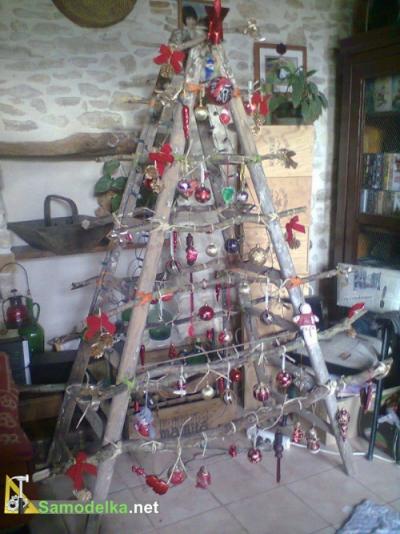елка из стремянки елка из стремянки