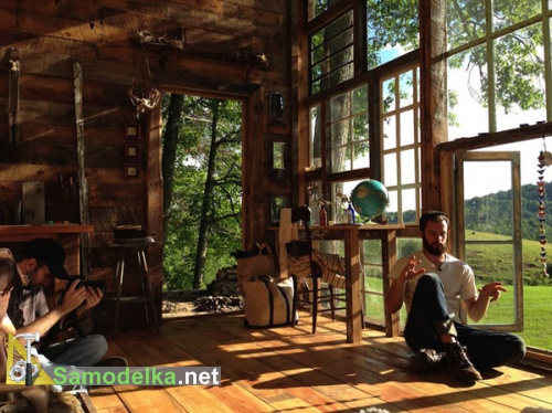 дом из старых оконных рам