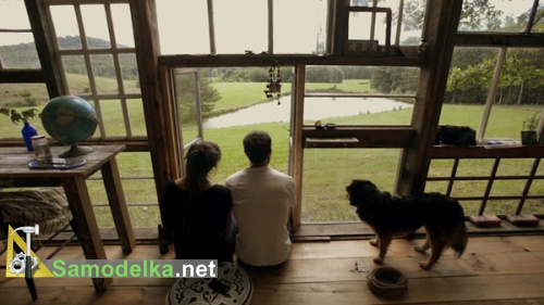 Лила и Ник в своей кабине из старых оконных рам