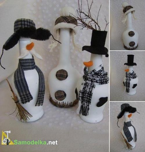 три снеговика из стеклянных бутылок