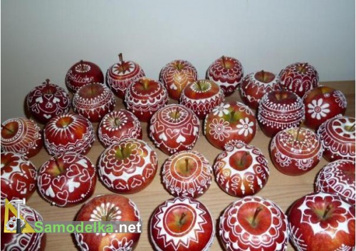 свежие яблоки глазурных узорах