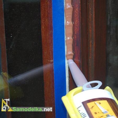 Наносим герметик на учаток рамы Наносим герметик на учаток рамы