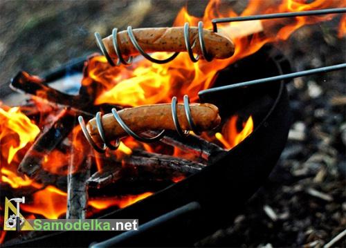 Самодельный держатель для жарки сосисок на костре