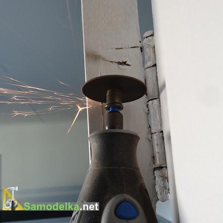 как выкрутить шуруп с сорванной головкой режем Dremel как выкрутить шуруп с сорванной головкой режем Dremel