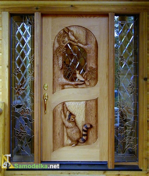 двери деревянные с резьбой