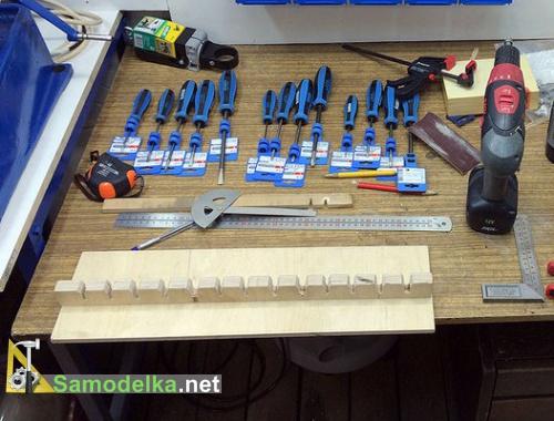 монтируем крепление для отверток на основу