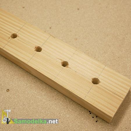 Размечаем места под отверстия и сверлим их