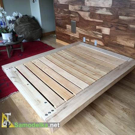 Крепим ножки к кровати