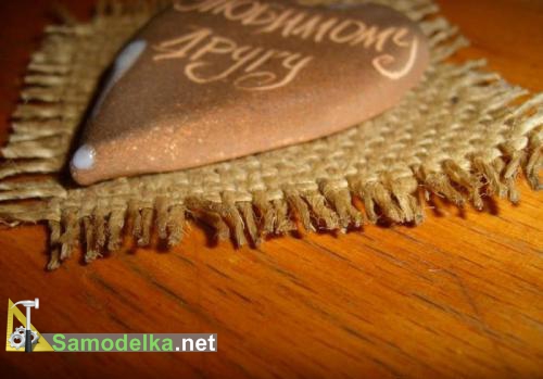 валентинка соленое сердце на лоскутке вид сбоку валентинка соленое сердце на лоскутке вид сбоку