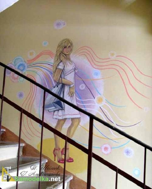 Модница спускающаяся по лестничному маршу. Модница спускающаяся по лестничному маршу.