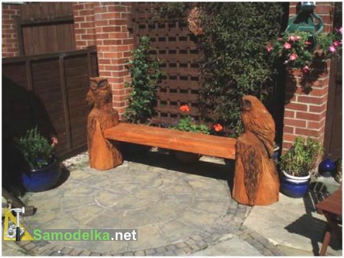 резная скамейки из дерева с двумя совами фото