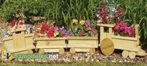 клумба паровозик из досок