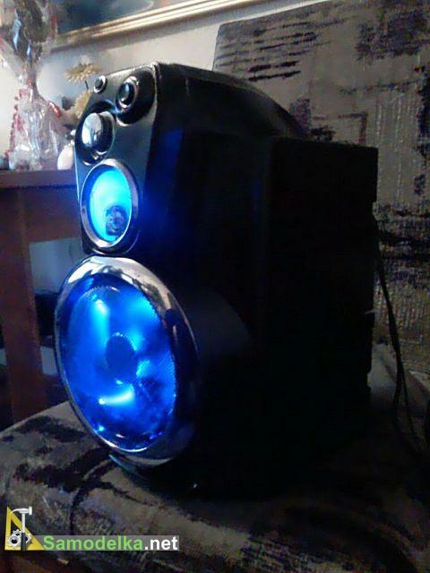 Компьютер в корпусе старой акустической колонке