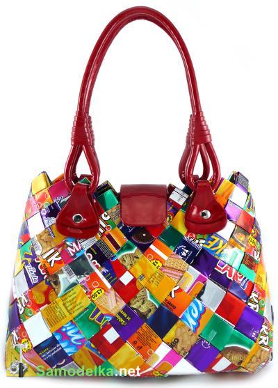 сумочка с настоящими ручками сплетена из глянцевых журналов.