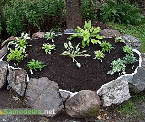 Клумба круглая больших камней