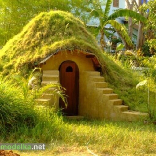 Дом хоббита из мешков с песком